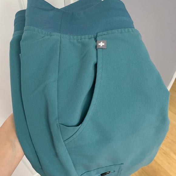 Figs Women’s Zamora Jogger HydroGreen Scrubs - Picture 2 of 9